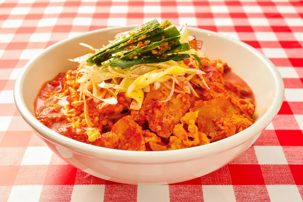 酷暑を吹っ飛ばす辛味スタミナ!期間限定メニュー「スタミナ辛たまスパ」を8/16(土)に発売 画像 3