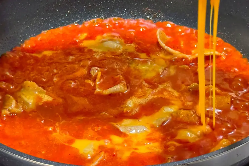 酷暑を吹っ飛ばす辛味スタミナ!期間限定メニュー「スタミナ辛たまスパ」を8/16(土)に発売 画像 5