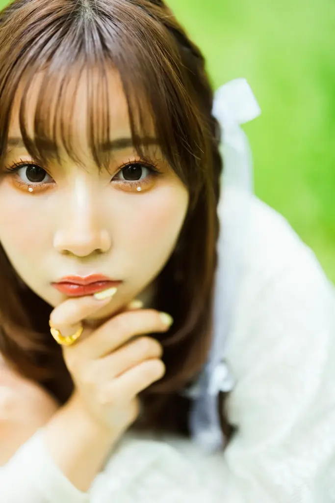 “令和の歌まねヒロイン”よよよちゃん、初のフォトブック『#よよよちゃんといっしょ』が2025年8月8日(金)発売! 画像 3