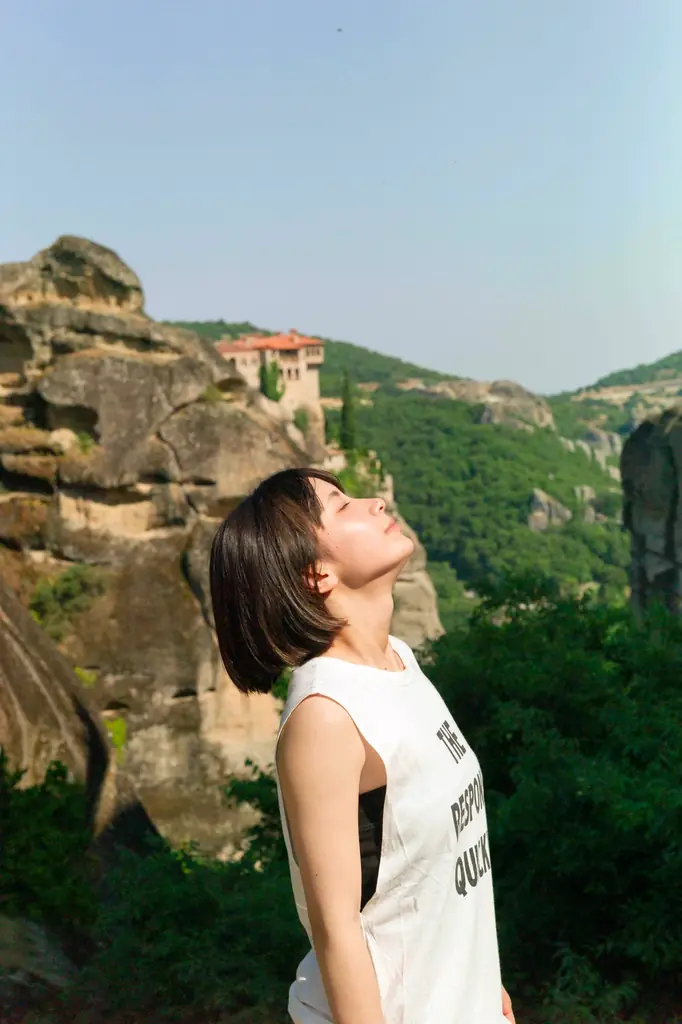 話題沸騰の若手俳優・藤﨑ゆみあのファースト写真集発売が決定!! ギリシャの絶景で魅せた、瑞々しさとあどけなさ、大人びた表情が満載! 画像 3