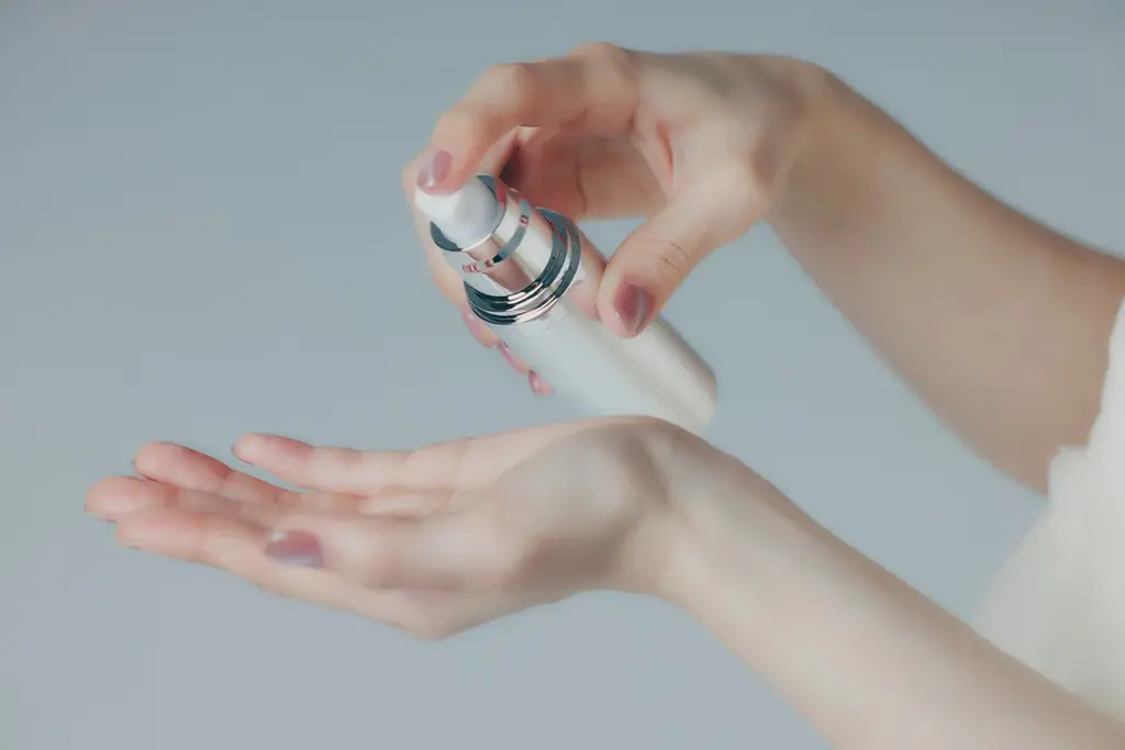【ヘラヘラ三銃士 まりなプロデュース】Shin&Me LUXE SERUM 100、販売開始から約3日で初回予定数量900本完売。アクセス集中によるサーバーダウンから特例延長を経て完売御礼。 画像 4