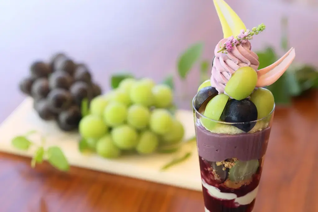 グランドニッコー東京 台場「シャインマスカットと巨峰のパフェ」提供期間：2025年9月1日（月）～10月31日（金） 画像 3