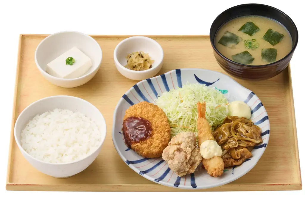 「やよい軒」人気*1のおかずを盛り合わせた欲張り定食しょうが焼・エビフライ・鶏の竜田揚げ・コロッケが一皿に!『やよい合い盛り定食』 画像 2