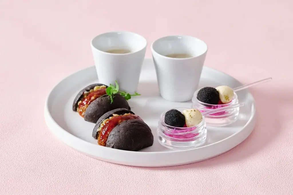 ハーゲンダッツ アイスクリームと秋が旬の“栗”や“ぶどう”を贅沢に味わえるプリンセススイーツ『モノクロ・ゴシックアフタヌーンティーwith ハーゲンダッツ』 画像 9