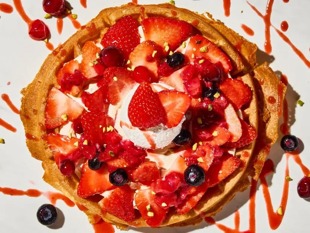 「WIRED CAFE ルクア大阪店」にて、新スイーツ『Waffle Crush!』の販売を開始! 画像 3