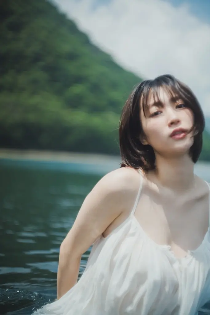 表紙解禁!榎原依那さん、AKB48 水島美結さんら、豪華美女が集結!『GIRLS graph. 010』8/22発売! 画像 6