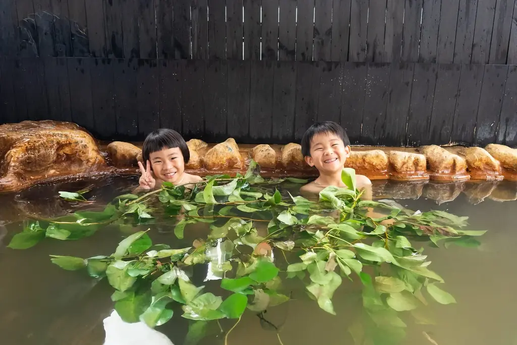 埼玉の名産品・梨と温泉のコラボ。おふろcafe 白寿の湯にて「梨の葉風呂」を開催。今だけの梨を使ったデザートも提供 画像 1