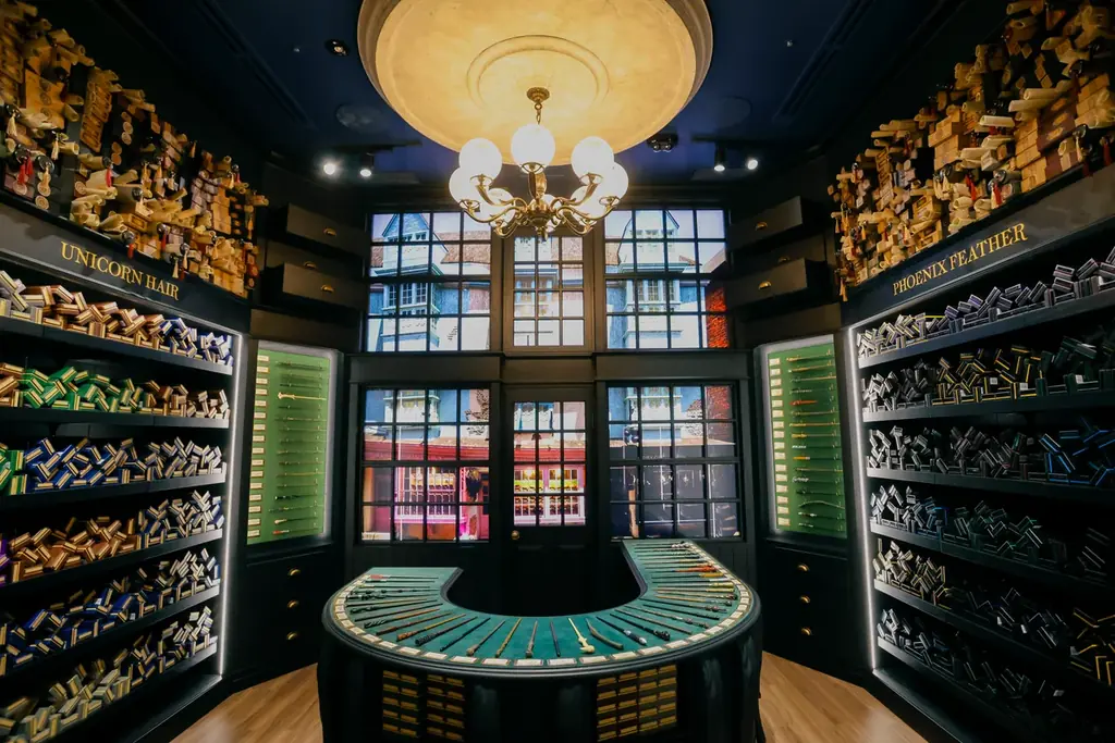 日本初の旗艦店「ハリー・ポッター ショップ 原宿」8月14日にグランドオープン　マルフォイ役のトム・フェルトンが緊急来日　ショップオープン記念にtimelesz 松島聡さんとバタービールで特別な乾杯！ 画像 11