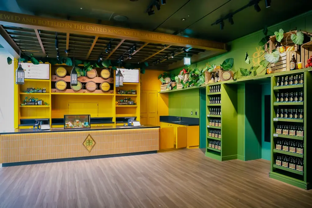 日本初の旗艦店「ハリー・ポッター ショップ 原宿」8月14日にグランドオープン　マルフォイ役のトム・フェルトンが緊急来日　ショップオープン記念にtimelesz 松島聡さんとバタービールで特別な乾杯！ 画像 13