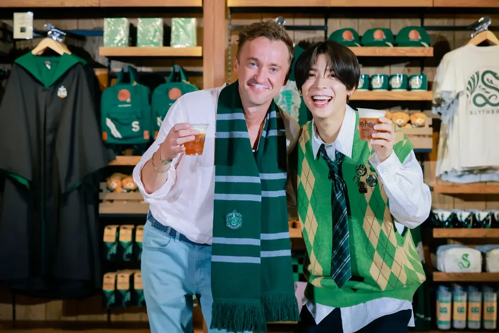 日本初の旗艦店「ハリー・ポッター ショップ 原宿」8月14日にグランドオープン　マルフォイ役のトム・フェルトンが緊急来日　ショップオープン記念にtimelesz 松島聡さんとバタービールで特別な乾杯！ 画像 5