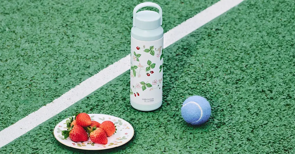 【ウェッジウッド】水分補給をおしゃれボトルで。ワイルド ストロベリーからサーモボトルが新登場。 画像 1