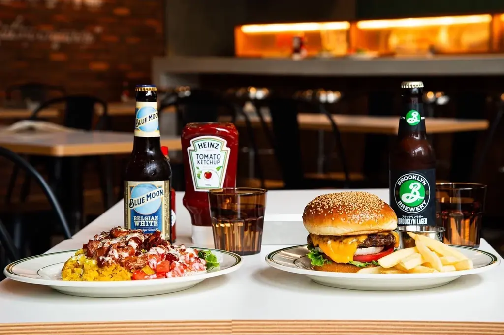 8月20日オープン｜中津にネオン光るアメリカンダイナー