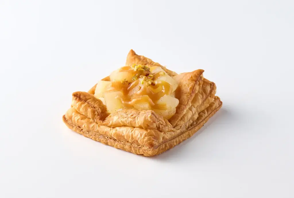 【秋スイーツ】秋の味覚〈洋梨〉が主役のフルーツパイ登場！RINGO「焼きたてオープンパイ〔洋梨キャラメル〕」たっぷりゴロゴロ♪じゅわっと広がる果汁の幸せパイ 画像 2