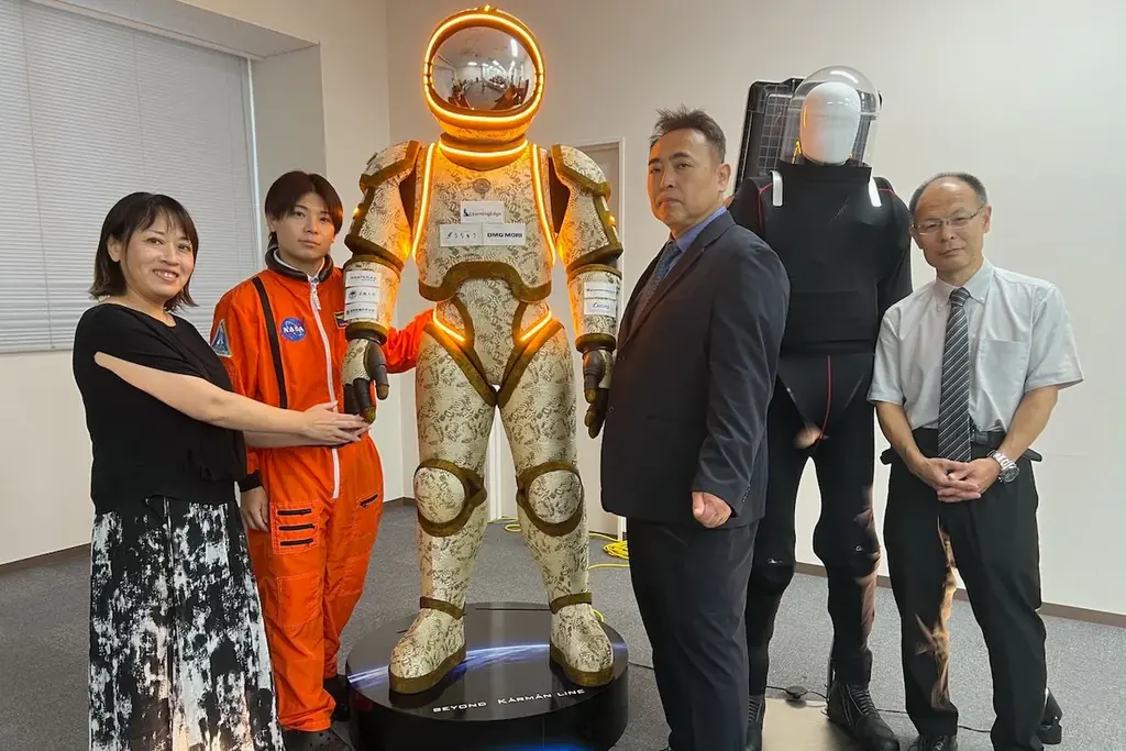 StartupSide Tokyoの会員、Amateras Space株式会社が大阪・関西万博にて、「西陣織」を使った日本発次世代宇宙服「VESTRA」を展示中。 画像 7
