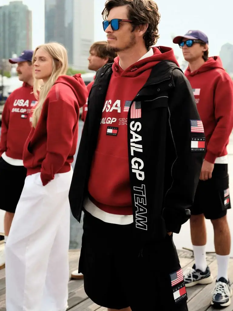 トミー ヒルフィガー、U.S. SailGPチームとのコラボレーションで プレッピーとパフォーマンスを融合した新カプセルコレクションを発表 画像 2