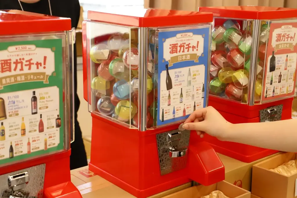 【8/21~9/29】東武百貨店 池袋店で、SNSで話題の「酒ガチャ」のイベント「クランド 酒ガチャ POP UP STORE」を開催 画像 2