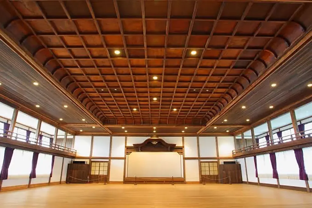 和歌山根來(ねごろ)から始まる文化の祭典「日本和歌山根来」を旧和歌山県議会議事堂 一条閣にて、ひらのまり 根來継ぎ展覧会「支配と無垢」を和歌山城天守閣にて開催いたします。 画像 3
