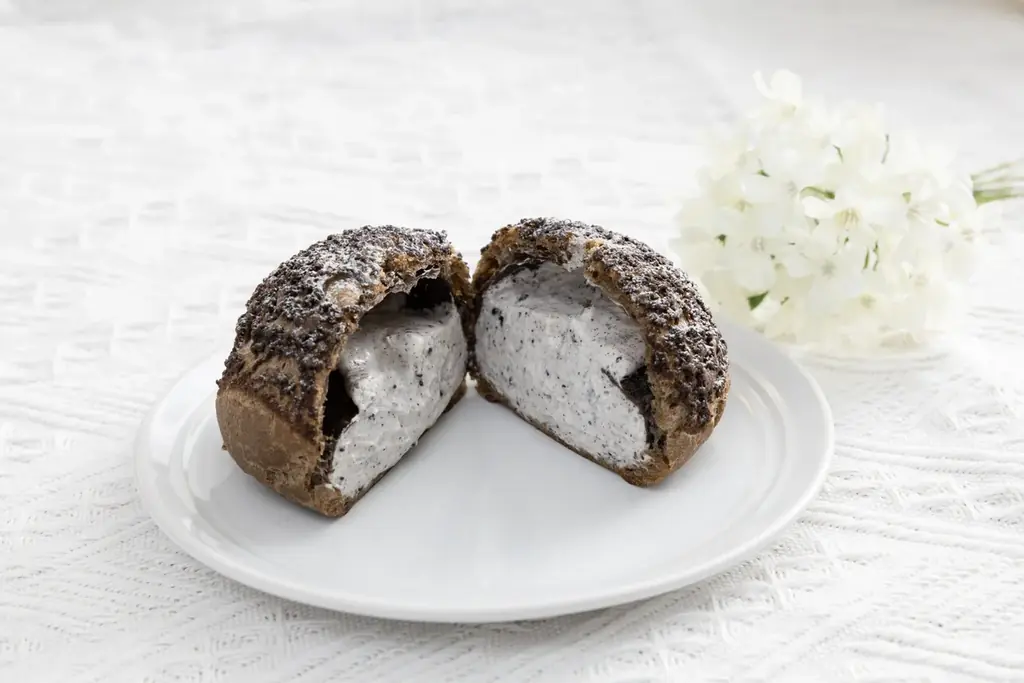 セブンイレブン新作「クッキークリームシュー」8月19日発売、ザクザク食感が魅力