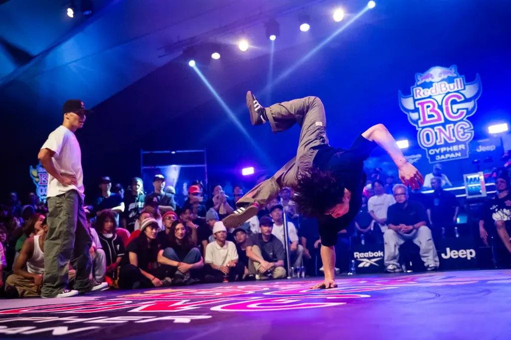 「Red Bull BC One Cypher Japan 2025」B-Boy haruto、B-Girl Cocoa 初優勝 圧巻のパフォーマンスに約800人の観客が熱狂! 画像 4