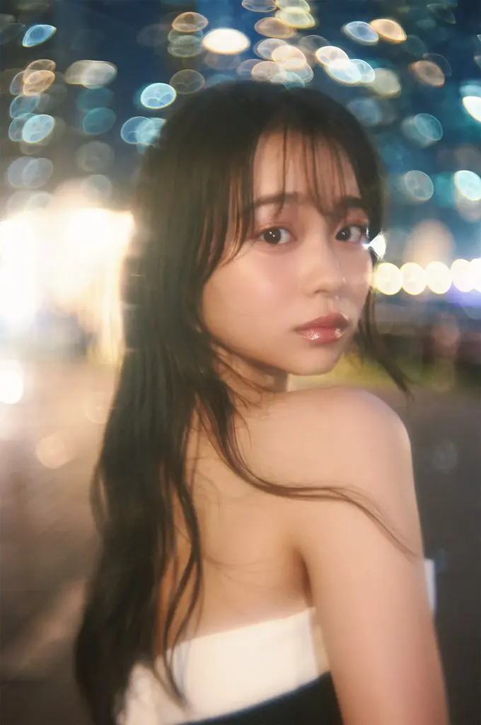 ガーリーの神様が魅せる華麗なラストティーン　林芽亜里、20歳の誕生日に10周年記念カレンダーフォトブック発売 画像 1