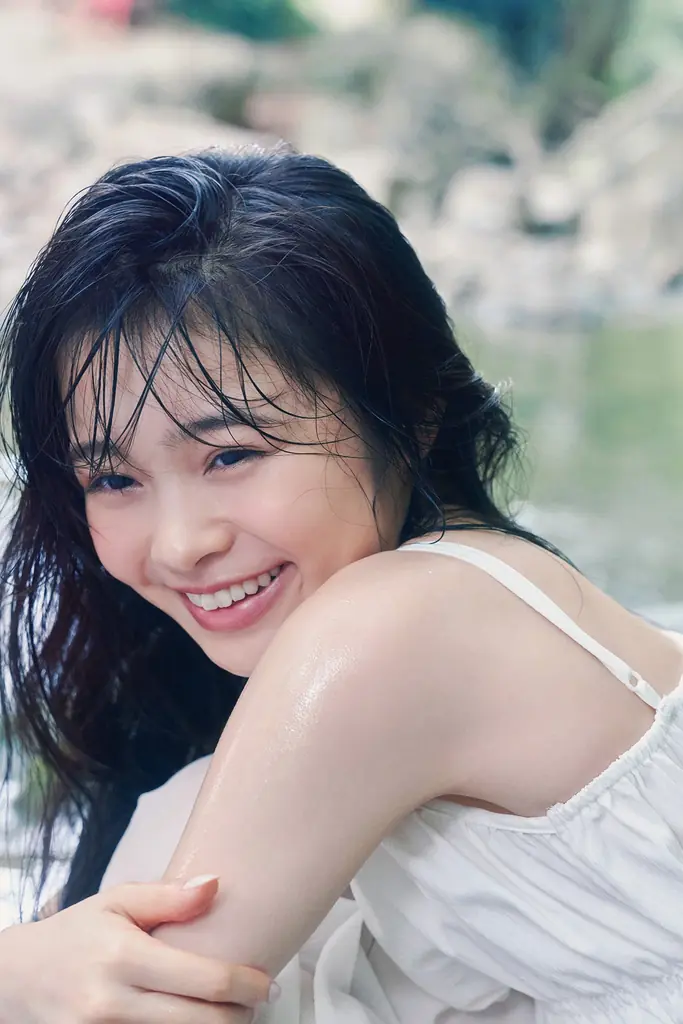 ガーリーの神様が魅せる華麗なラストティーン　林芽亜里、20歳の誕生日に10周年記念カレンダーフォトブック発売 画像 4