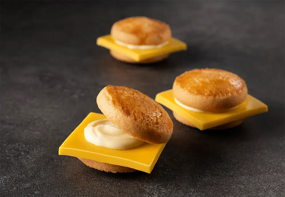 【大丸札幌店】東京駅限定のお菓子のバーガーブランド「キャプテンスイーツバーガー」期間限定OPEN。北海道初登場の『カービィのストロベリーバーガー』も！ 画像 1