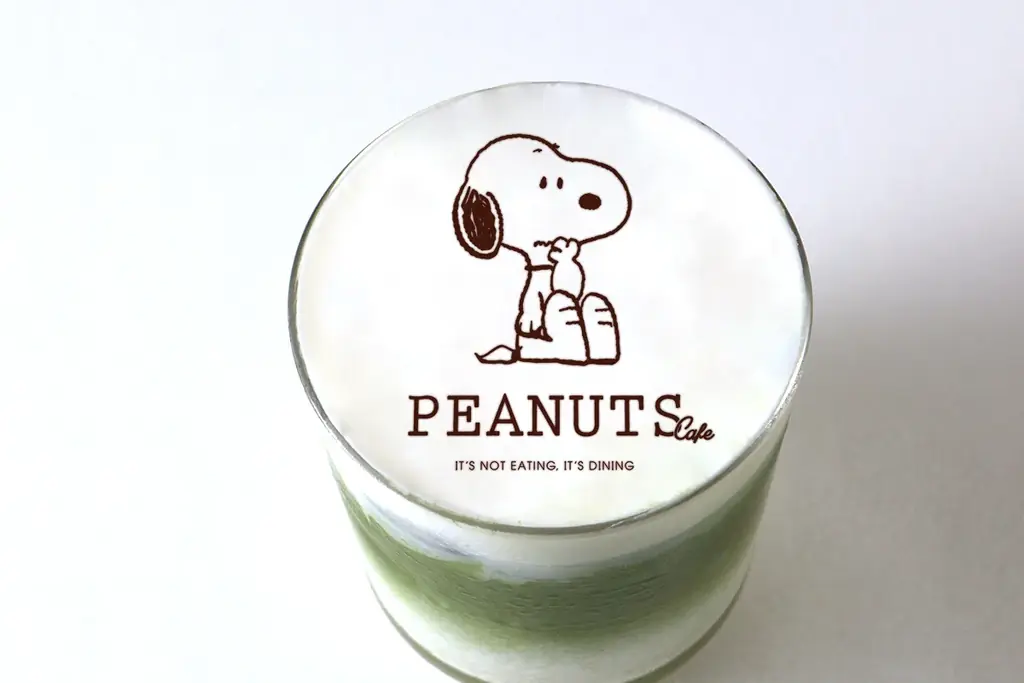 PEANUTS Cafe|グラミー受賞アーティスト、Laufey(レイヴェイ)とのコラボレーションメニューが登場! 画像 4