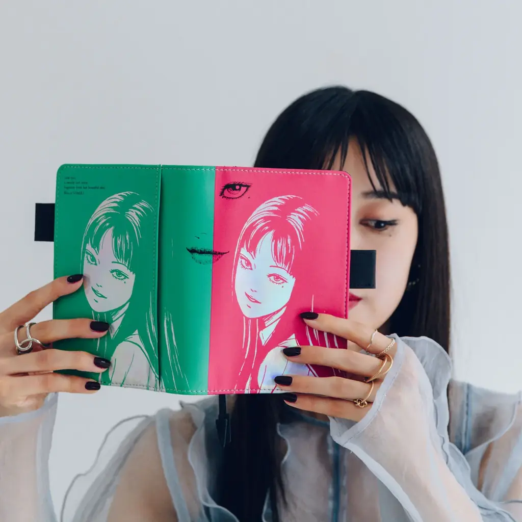 伊藤潤二さんのホラー漫画『富江』の手帳と文具が2026年版で登場!全8アイテムを9月1日(月)に発売します。 画像 3