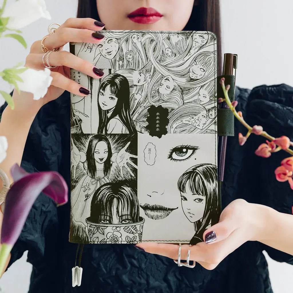 伊藤潤二さんのホラー漫画『富江』の手帳と文具が2026年版で登場!全8アイテムを9月1日(月)に発売します。 画像 4