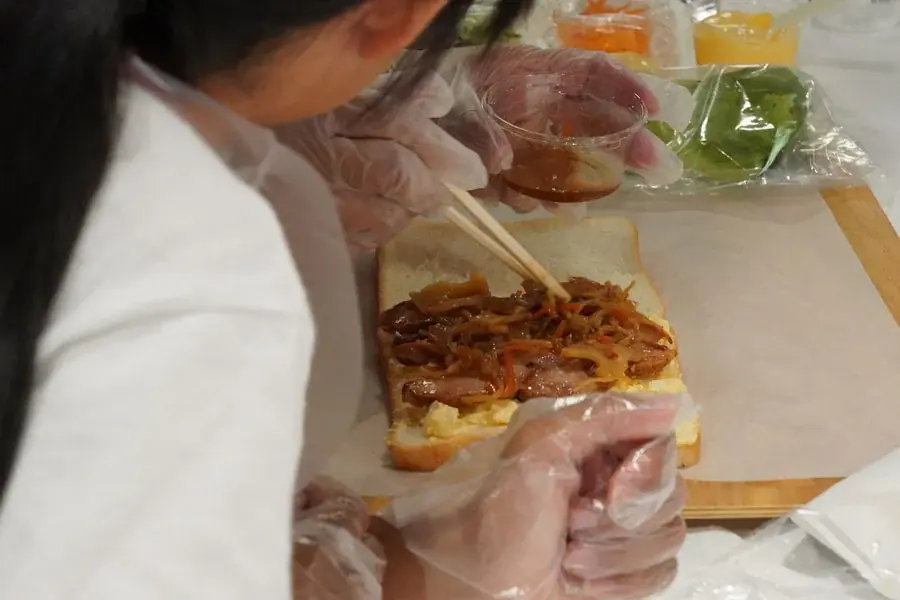 ORA外⾷パビリオン「宴〜UTAGE〜」で本日からスタート！『和Oh!!SANDWICH』のサラダ料理教室～作って食べて驚く60分！手作りマヨネーズ×和のサンドイッチで新しい食体験を～ 画像 4