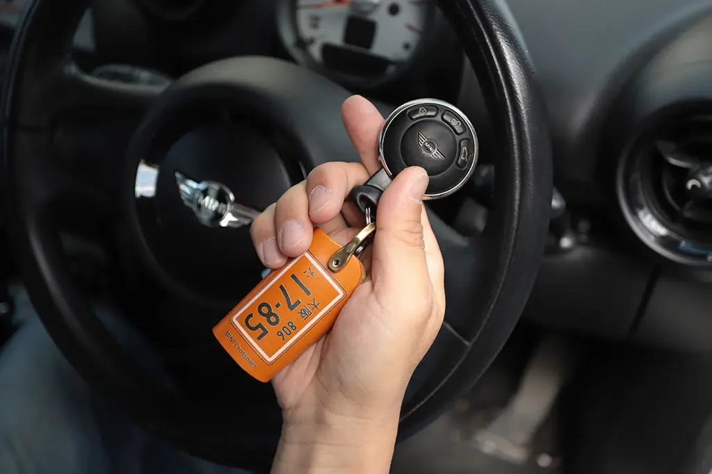 バイク・車好きのおじいちゃんに。敬老の日に贈りたい「ナンバープレート本革キーケース」1000円OFF「敬老の日早割」キャンペーン開催中です。 画像 11