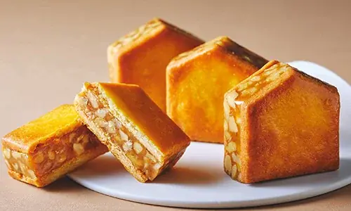 【新作発表】〈マールブランシュ京都髙島屋店 先行販売〉リニューアルオープンに合わせ、新しい“おやつ菓子”が登場！発酵バター香るほろほろ食感。“日常に寄り添うおやつ菓子”「シェフクッキーサンド バター」 画像 2