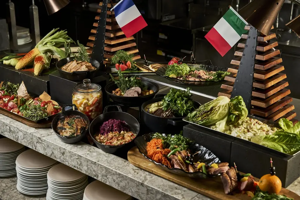 万博ロス界隈へ贈る、世界の食文化を味わう「タイ・日・仏・伊を巡る秋の贅沢グルメビュッフェ」9/1(月)~10/31(金)まで開催。 画像 2