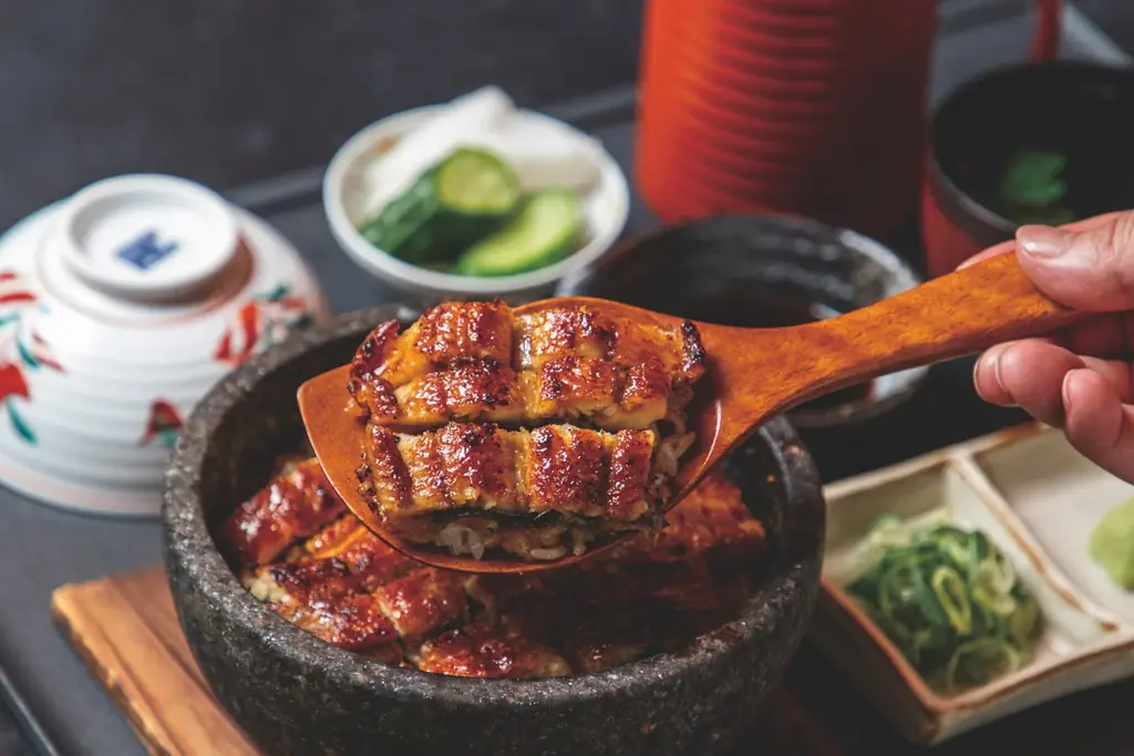名古屋・伏見「知多家 本邸」に曜日限定メニュー登場。備長炭焼き × 石焼きごはんの贅沢「うなぎおこげまぶし」と「飛騨牛まぶし」販売開始 画像 2
