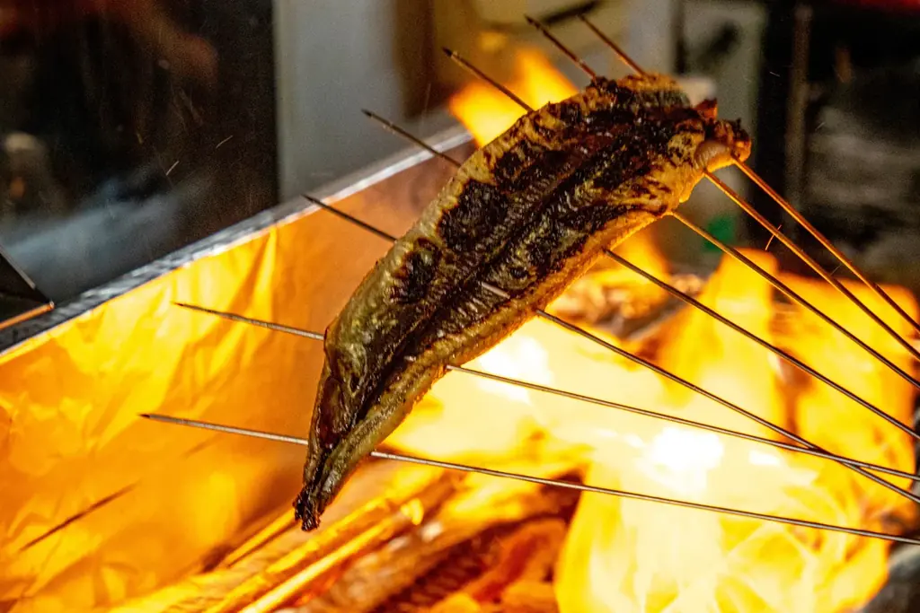 名古屋・伏見「知多家 本邸」に曜日限定メニュー登場。備長炭焼き × 石焼きごはんの贅沢「うなぎおこげまぶし」と「飛騨牛まぶし」販売開始 画像 5