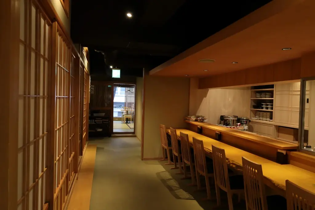 名古屋・伏見「知多家 本邸」に曜日限定メニュー登場。備長炭焼き × 石焼きごはんの贅沢「うなぎおこげまぶし」と「飛騨牛まぶし」販売開始 画像 8