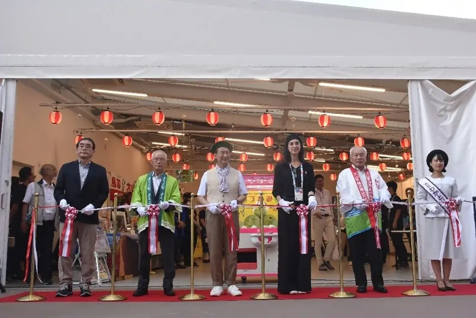 鳥取県を代表する旬のフルーツ「梨」を食・ゲームで体感本物の梨を掴み取り！「梨クレーンゲーム」が⼤阪・関⻄万博に初登場「とっとりフェス〜お祭り縁⽇〜」第二弾 8月25⽇(月)まで開催 画像 1