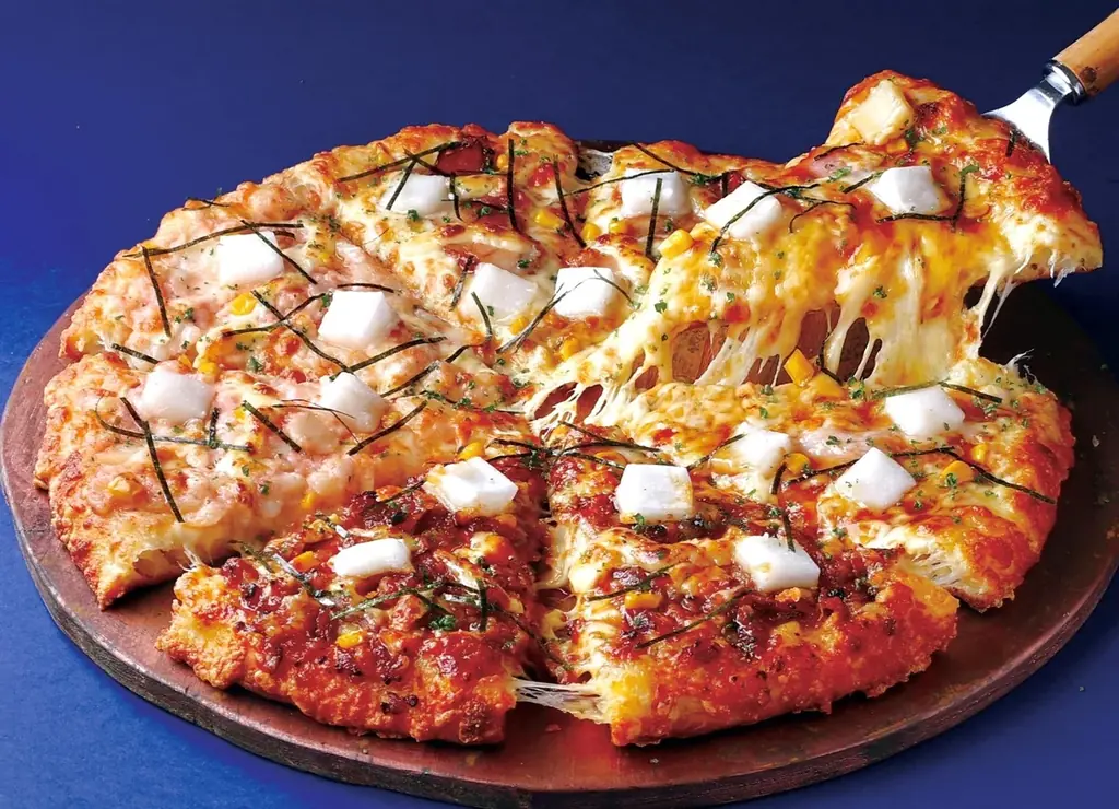 お月見の季節にぴったりの、秋限定クォーター新登場！！　ピザーラの“お月見ピザ”はお餅を使った『もちっと和風クォーター』 画像 2