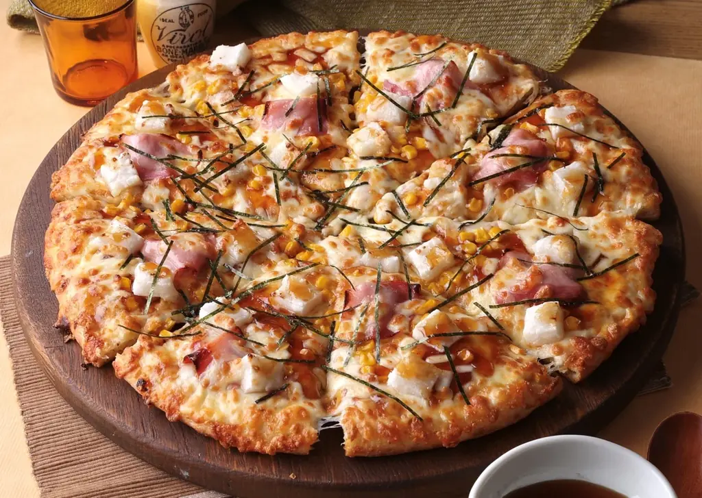 お月見の季節にぴったりの、秋限定クォーター新登場！！　ピザーラの“お月見ピザ”はお餅を使った『もちっと和風クォーター』 画像 3