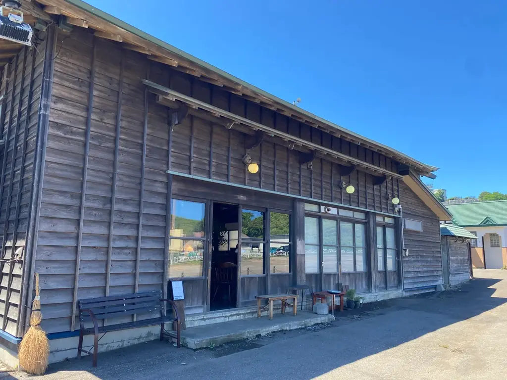 【歴史的建造物の魅力を活かしたカフェ】8/8(金)小樽市祝津に “小樽茶房 – 旧白鳥家番屋 -“が新規オープン。茶葉の変化する味わいを楽しめる深煎り煎茶や手作りのスイーツ等、こだわりの一品をご提供。 画像 3