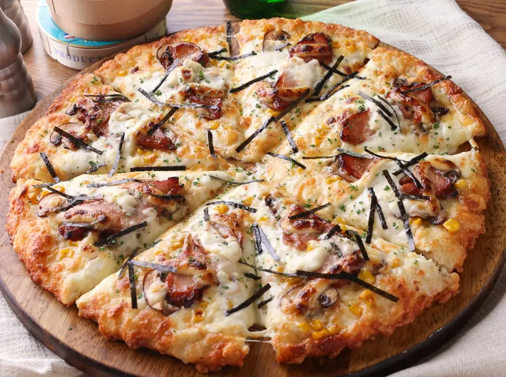 とろ～り濃厚、秋のごちそう。特製とろけるチーズで贅沢な味わい！！　この秋、とろ～りチーズのピザシリーズが新登場！！ 画像 4