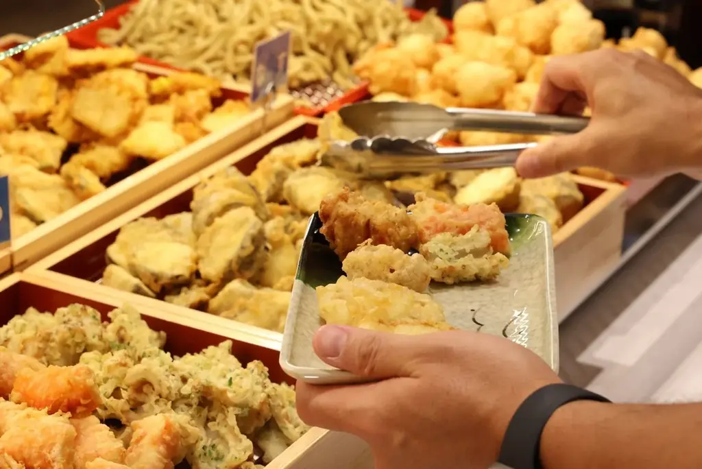 【新業態】武蔵野うどん×天ぷら×ごはんが食べ放題！税込968円～で楽しめる「武蔵野うどん小麦晴れ」が8月27日(水)オープン！ 画像 3