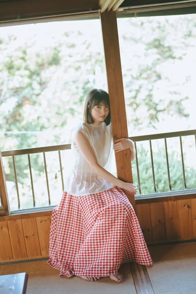 “こさかな”が笑ってくれているだけで――。日向坂46・小坂菜緒が飾る「B.L.T.10月号」の表紙画像が解禁! 本誌史上過去最大規模の20000字ソロインタビューで綴られるアイドル・小坂菜緒の新事実。 画像 5