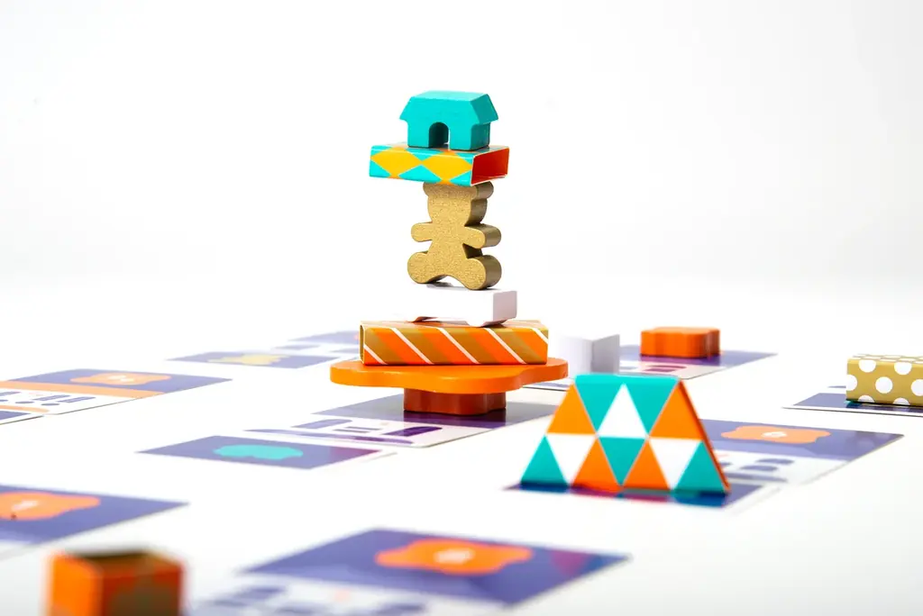 ボードゲーム『ノッケテック』2025年秋発売。ふたりで協力して、プレゼントの積まれたドローンを運んでいくバランスゲーム。 画像 7