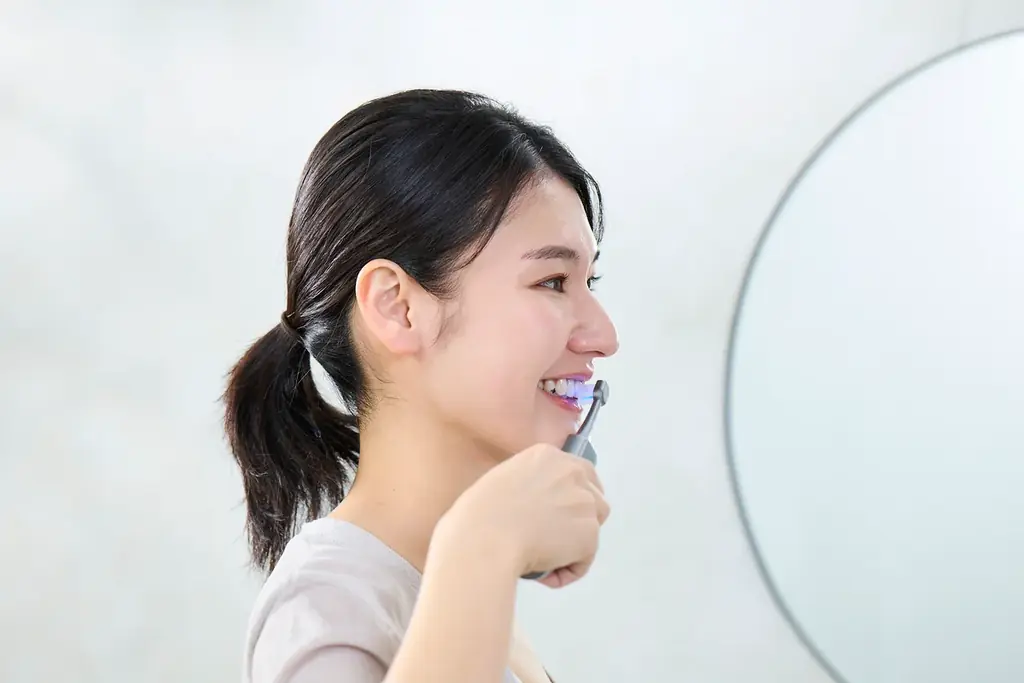 「その磨き方、間違ってるかも？」”45度バス法”を誰でも再現できる特許テクノロジー搭載。電動歯ブラシの新定番、Noend「スイング イートゥースブラシ」発売 画像 4