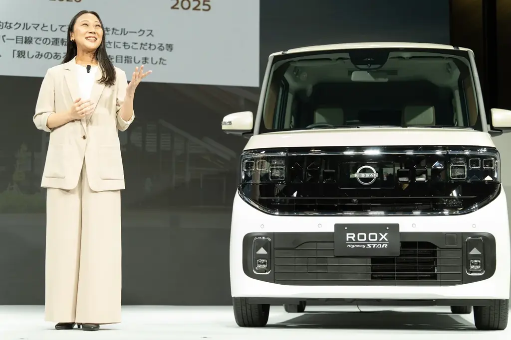 仲里依紗 新型「ルークス」先行披露会に登壇 “見える”機能にちなんだ“見えルークス”ポーズも初披露! 画像 3