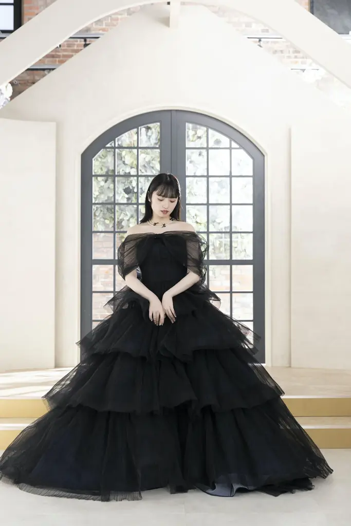 甘すぎない、モードな花嫁へ。“かっこいい”ウエディングドレスを見つけませんか？ 画像 2