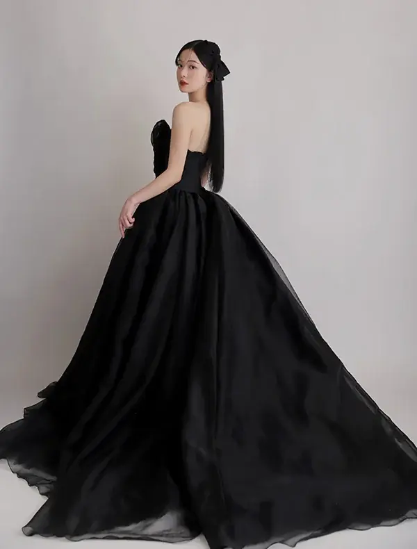 甘すぎない、モードな花嫁へ。“かっこいい”ウエディングドレスを見つけませんか？ 画像 3