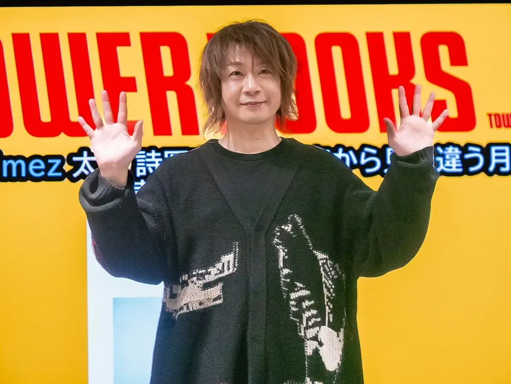 太志×川島小鳥の詩写真集『同じ窓から見た違う月』発売