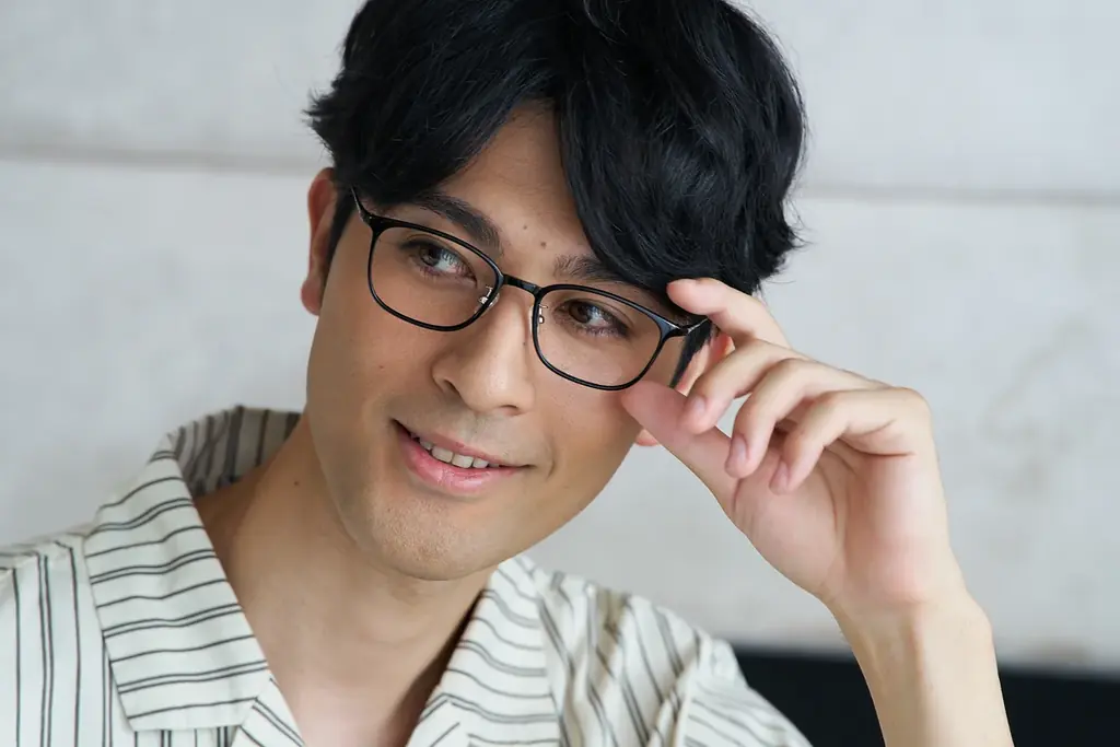 手元がよく見えて、少し先も見える新時代の老眼鏡『Opt.1093(オプト イチゼロキューサン)』が2025年8月25日(月)よりMakuakeでの先行販売を開始! 画像 4